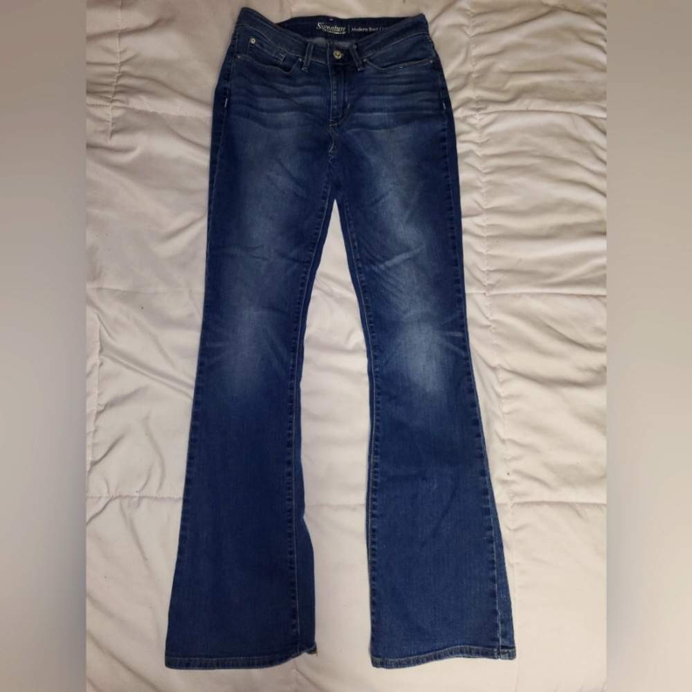 Mid-Rise Signature Levi Stratuss & Co Dark Wash Bootcut Jeans